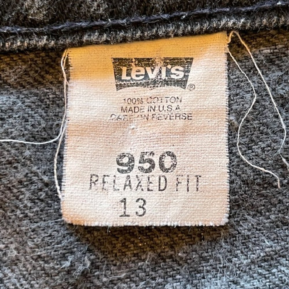Vintage Levi's 90's White Tab 950 Relaxed Fit High Rise Distressed Cut Offs 13 - Picture 3 of 9